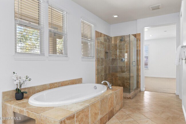 Building Photo - 4659 Cielo Cir