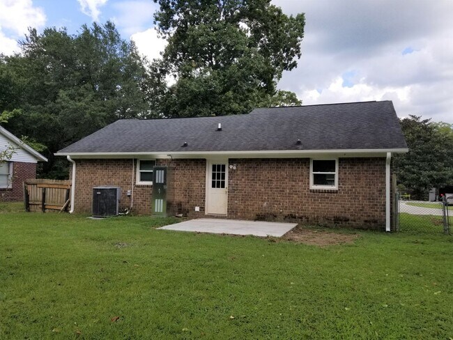 Building Photo - Brick Home in Goose Creek