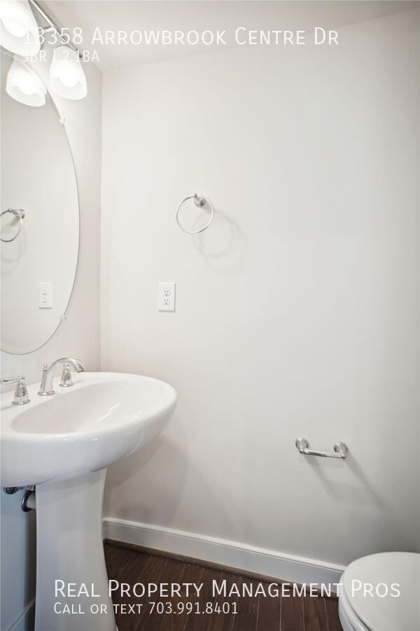 Building Photo - Beautiful Almost New Condo for Rent in Des...