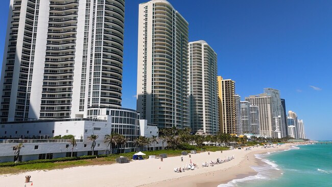 Building Photo - 18021 Biscayne Blvd
