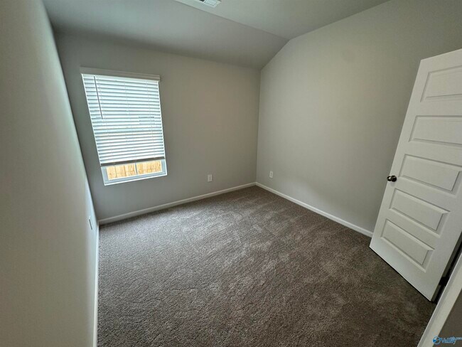 Building Photo - 205 Six Pence Ct