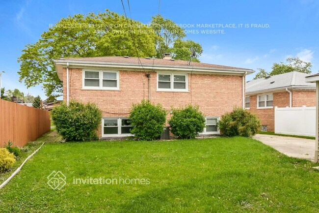 Building Photo - 10520 Kedvale Ave