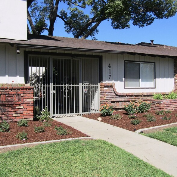 Building Photo - 417 E Badillo St