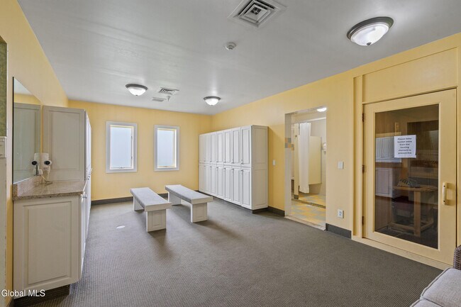 Building Photo - 5 Horizon Dr