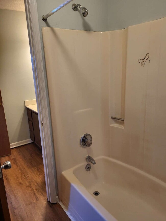 Building Photo - "Charming Goose Creek Townhouse: Cozy 2-Bedroom Retreat with Fireplace!"