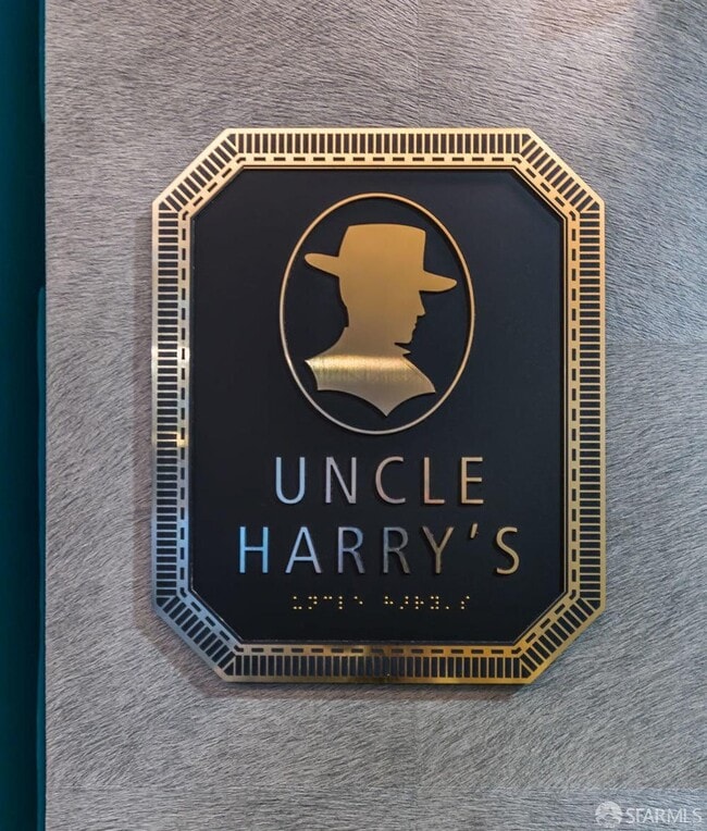 Building Photo - 425 1st St