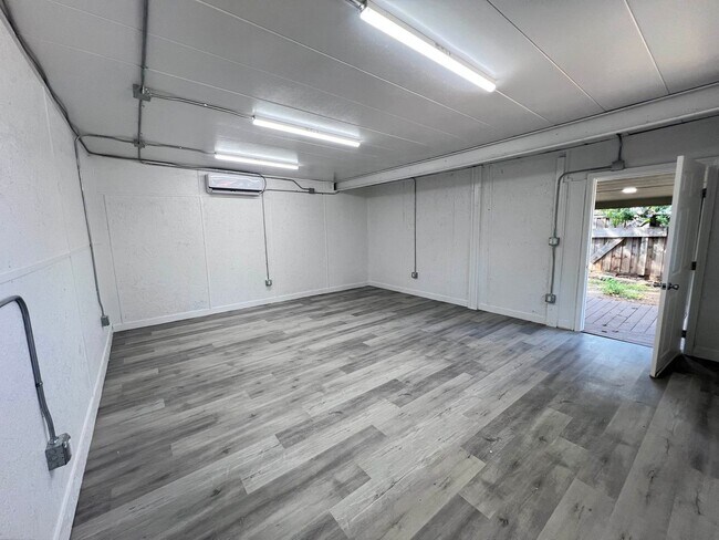 Building Photo - Shelmar Drive