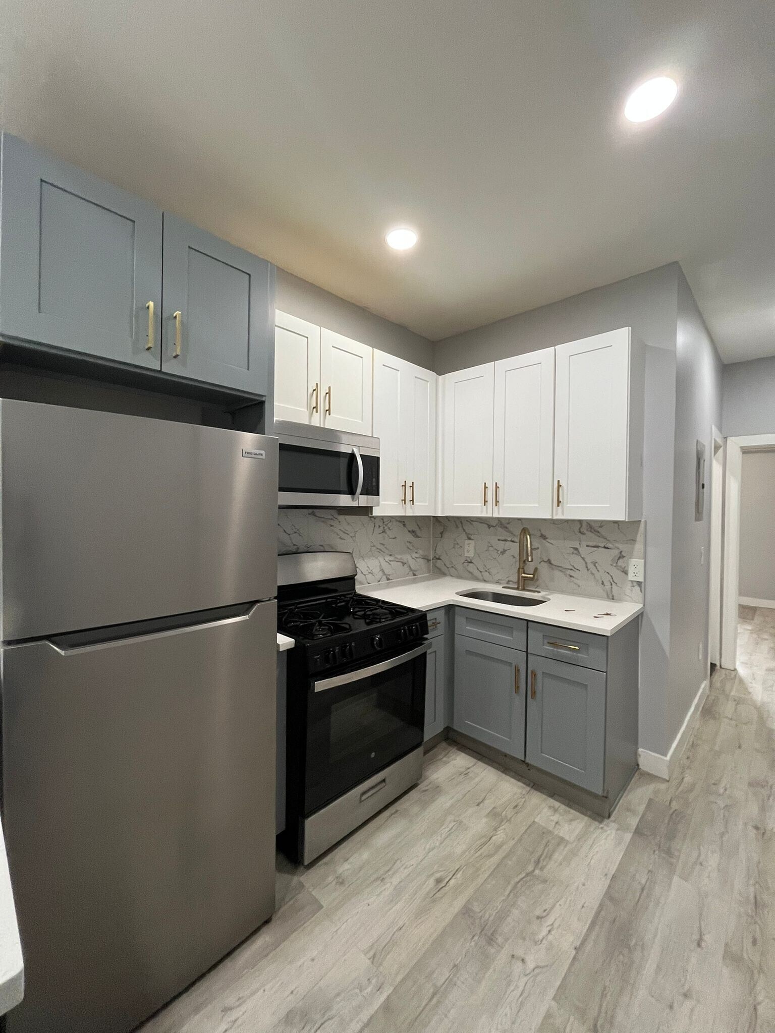 Building Photo - 86 Zabriskie St