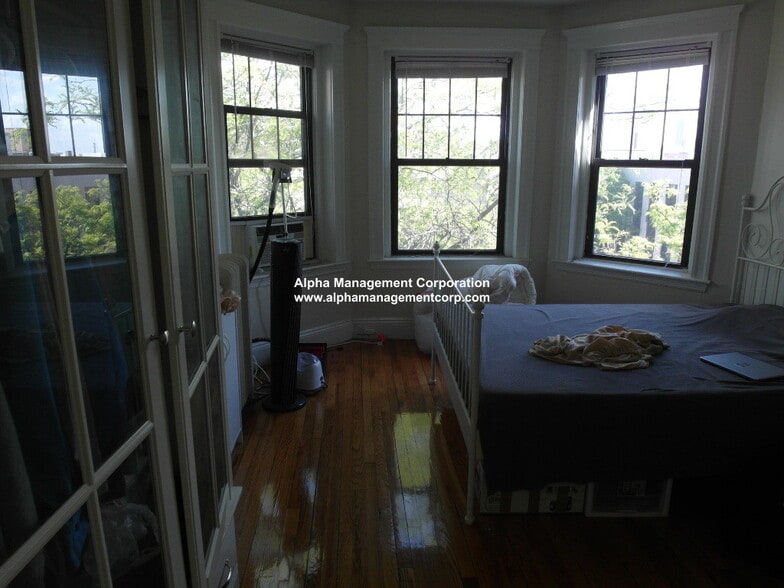 Building Photo - 115 St Stephen St