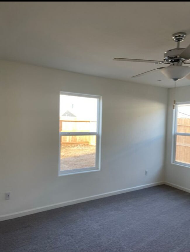 Building Photo - Spacious 4-Bedroom Home in Desirable North...