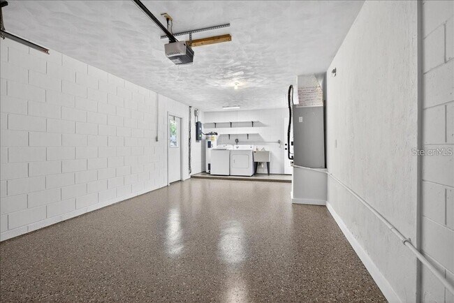 Building Photo - 8 Blare Dr