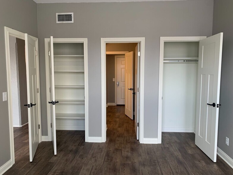 Building Photo - 112 W Washington Blvd