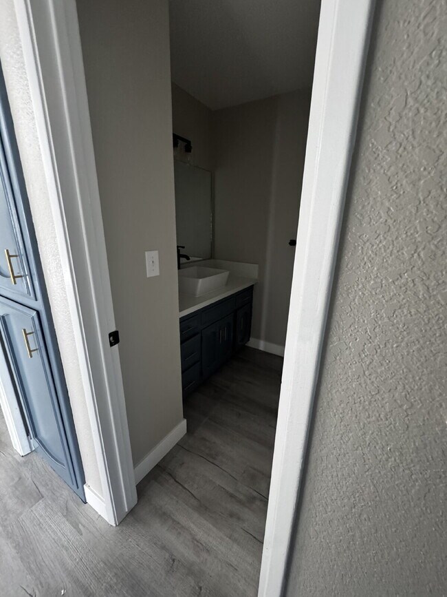 Building Photo - Newly Renovated 2-Bed, 2-Bath Condo at 3559 Guadalupe