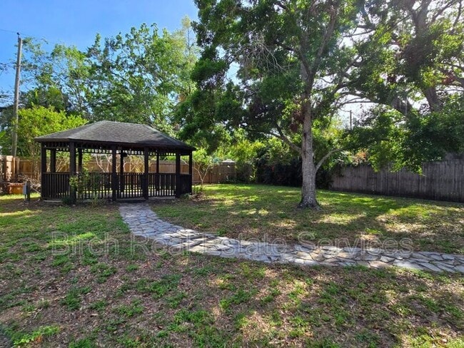 Building Photo - 733 Scotland St