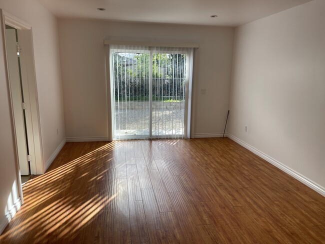 natural light in master bedroom - 19406 Archwood St