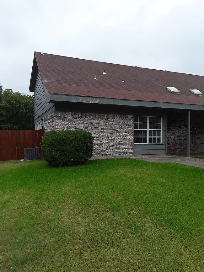 Building Photo - 2230 N Alexander St