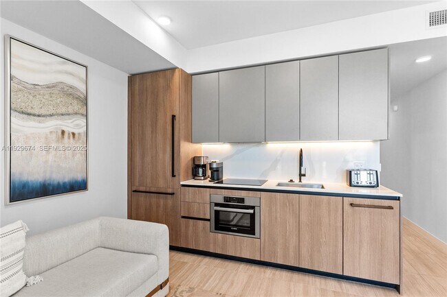 Building Photo - 580 72nd St