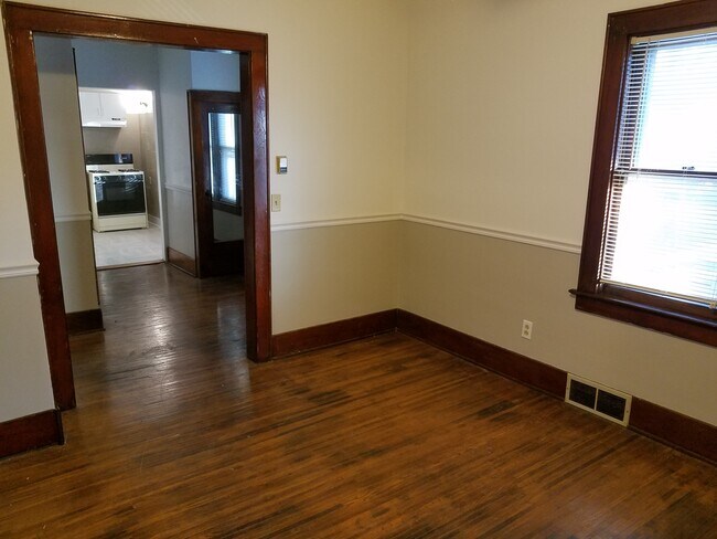 Living room - 114 Roser St