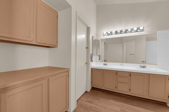 Building Photo - Well-Maintained 3BR Home | Open Living, Private Yard, Prime NW Location