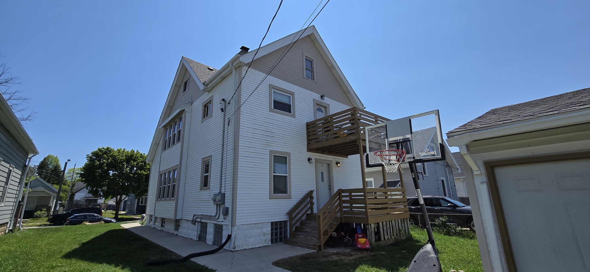 Building Photo - 3834 E Edgerton Ave