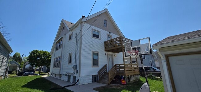 Building Photo - 3834 E Edgerton Ave