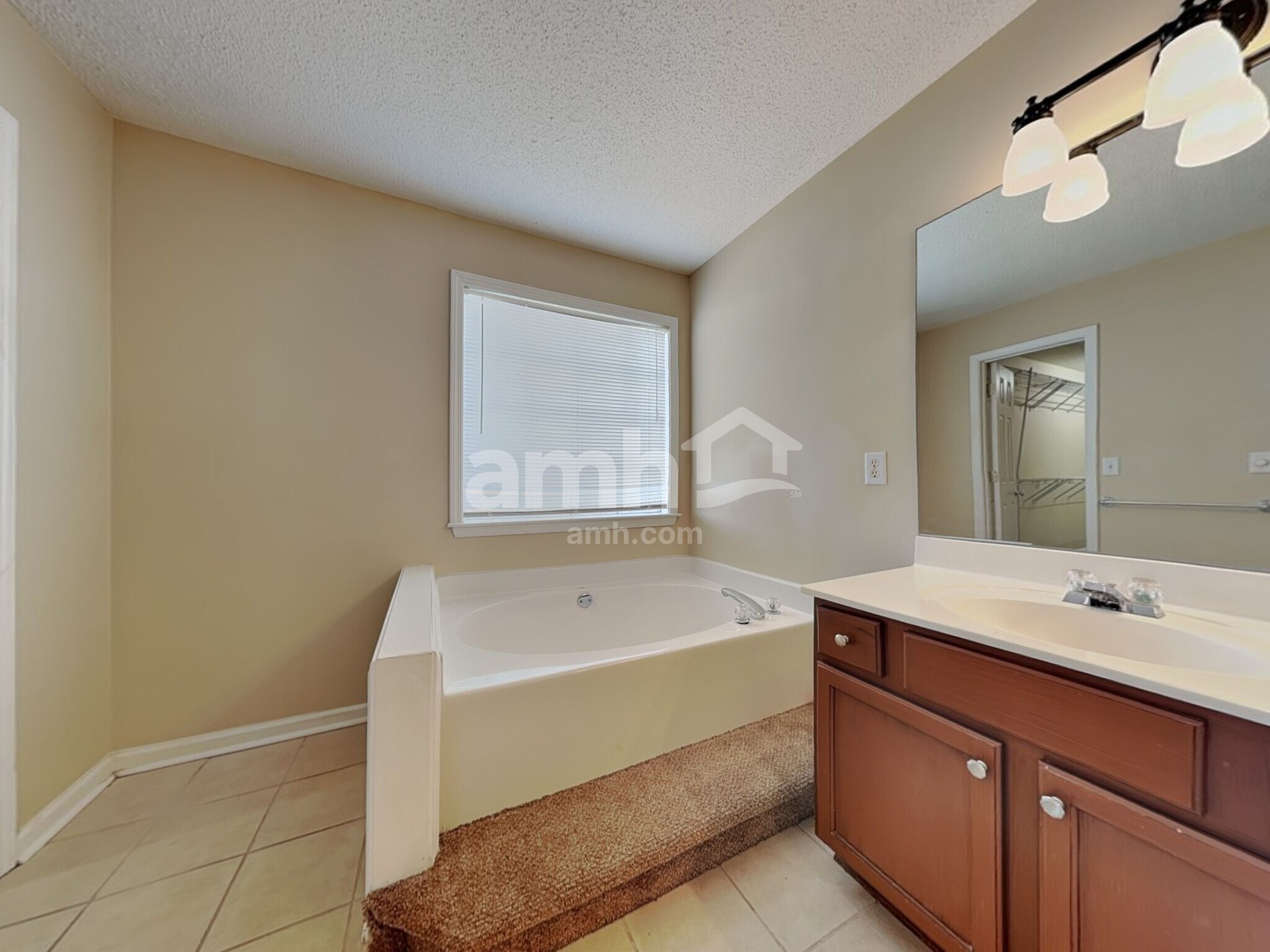 Building Photo - 2208 Sprucewood Dr NW