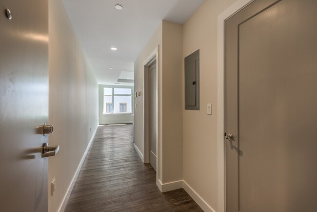 Building Photo - 44 Collins Ave