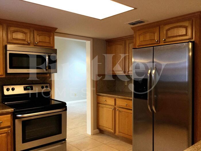 Building Photo - 7654 Balmy Ct