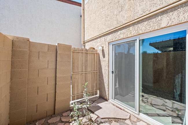 Building Photo - 1455 N Alma School Rd