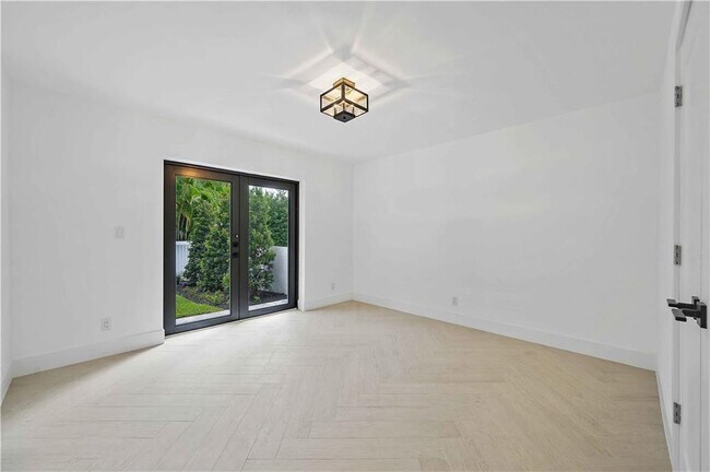 Building Photo - 2201 Intracoastal Dr