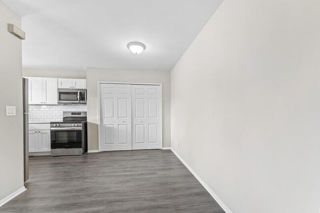 Building Photo - 4064 Columbus St