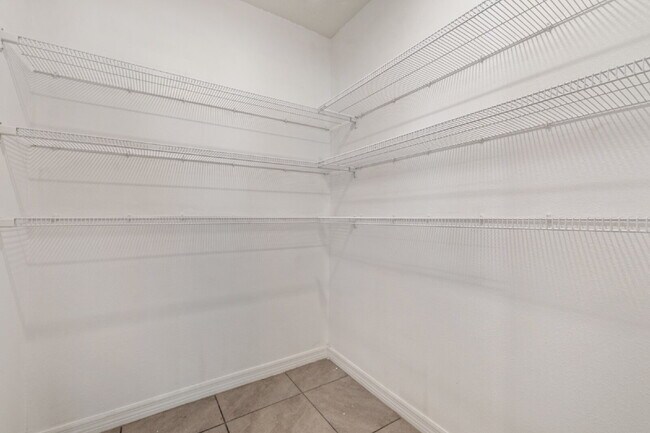 Building Photo - "Spacious 5-Bedroom Haven with Stunning Lake Views & Granite Elegance in Riverview!"
