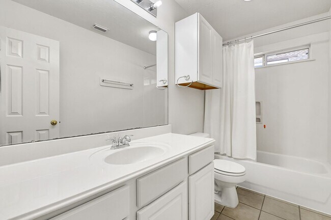 Building Photo - 1319 Bayport Ln