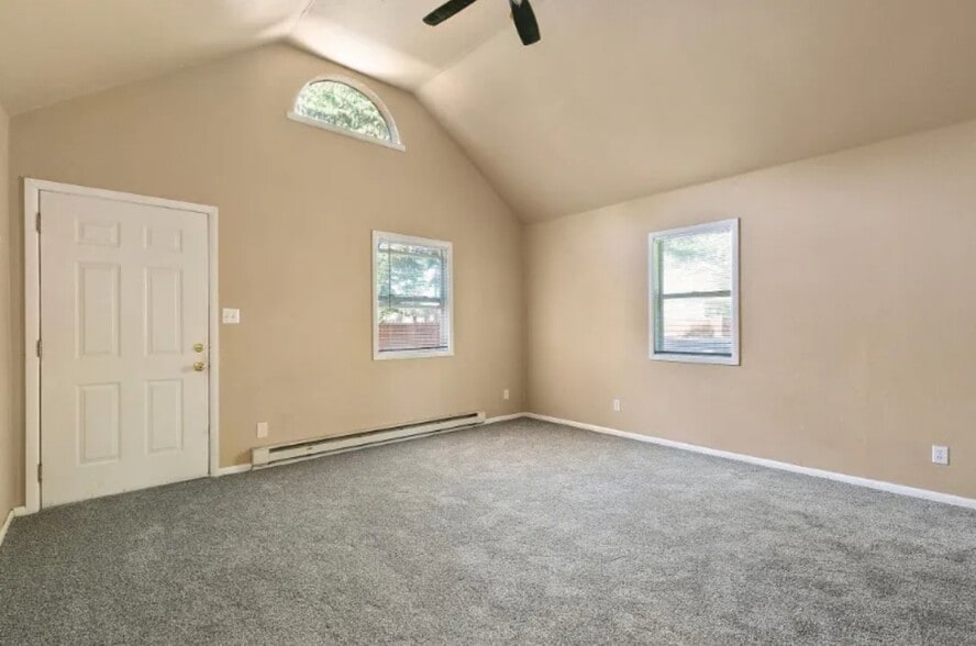 Building Photo - 528 W Magnolia St