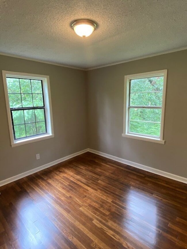 Building Photo - Renovated 2 Bedroom 1 Bath Home for Rent!