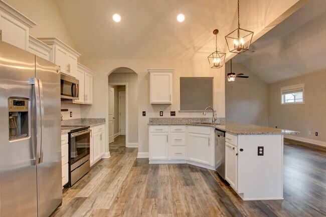 Building Photo - Sharp 3bed 2 ba.  upgrades throughout.