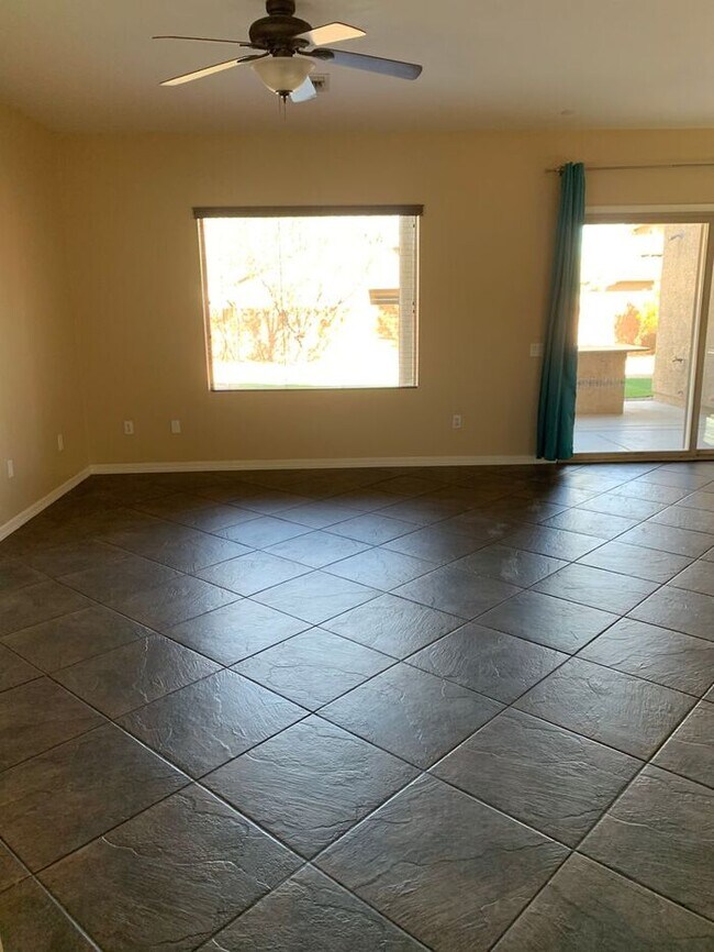 Building Photo - MOVE IN SPECIAL! $500 OFF MOVE IN COSTS WI...