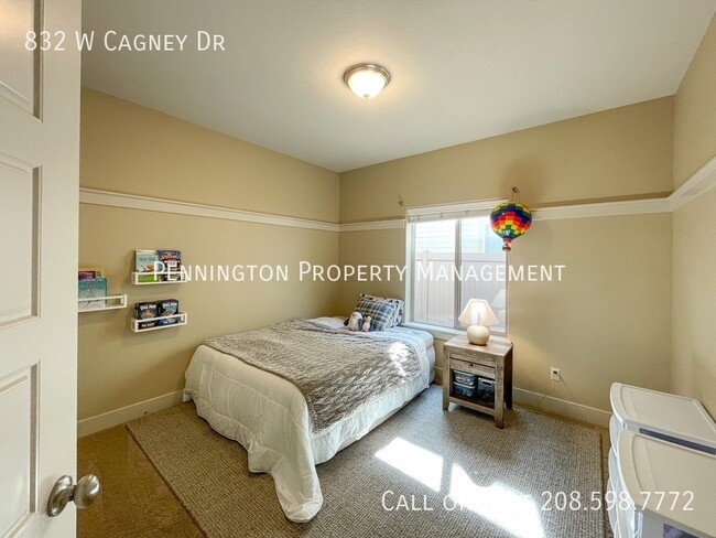 Building Photo - 832 W Cagney Dr