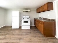 Building Photo - 906 W Main St