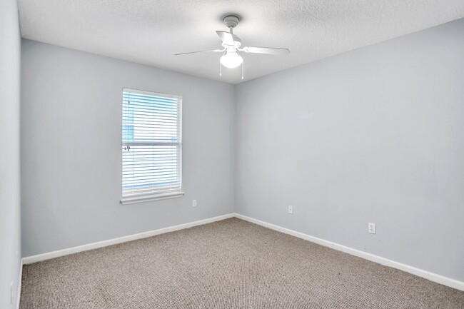 Building Photo - 3 bedroom 2 bathroom home in Fleming Island