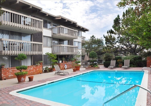 Building Photo - 6526 Ocean Crest Dr