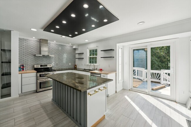 Building Photo - Charming 4 bedroom 3 bathroomSingle-Family Home for Rent! Discover your dream home with this stun...