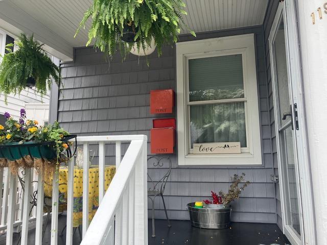Primary Photo - 119 Roslyn Ave