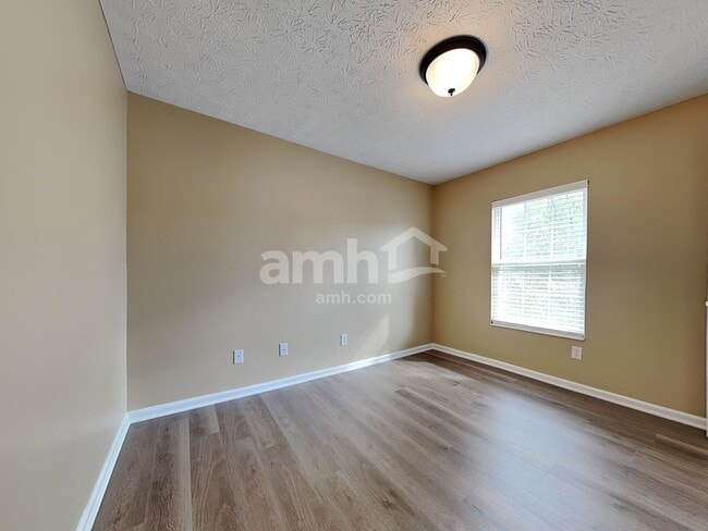 Building Photo - 9865 Whispering Pine Dr