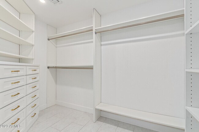 Building Photo - 4450 E Camelback Rd