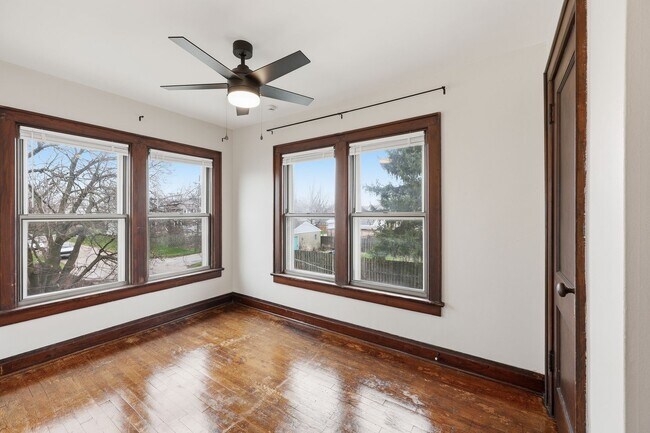 Building Photo - E Markison Ave