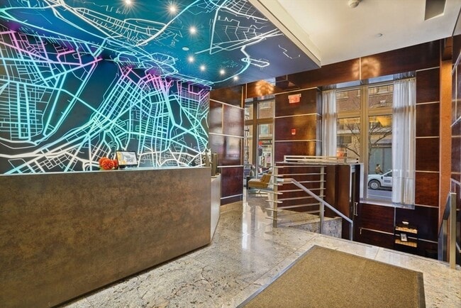 Building Photo - 360 Newbury St