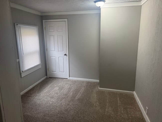 Building Photo - 2 Bedroom 2 Bathroom Home in Bluff City, TN