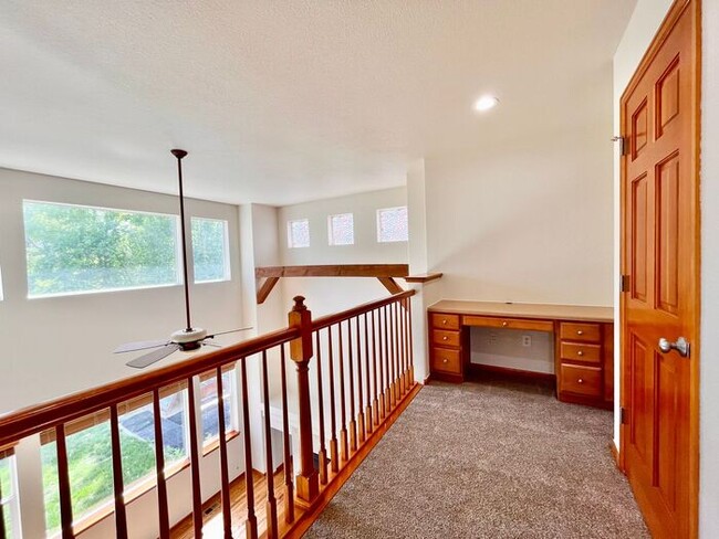 Building Photo - Beautiful 4 bed/ 3 bath Home with Office!