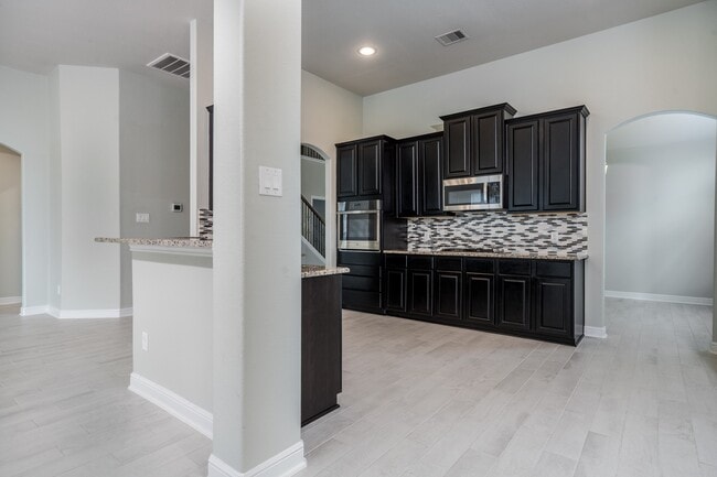 Building Photo - 204 Upland Dr